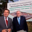 Gerhard Schroeder (z lewej) i "przyjaciel Putina" Matthias Warnig - szef Gazprom Germania