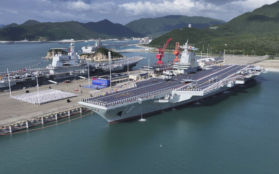 Chiński lotniskowiec Fujian