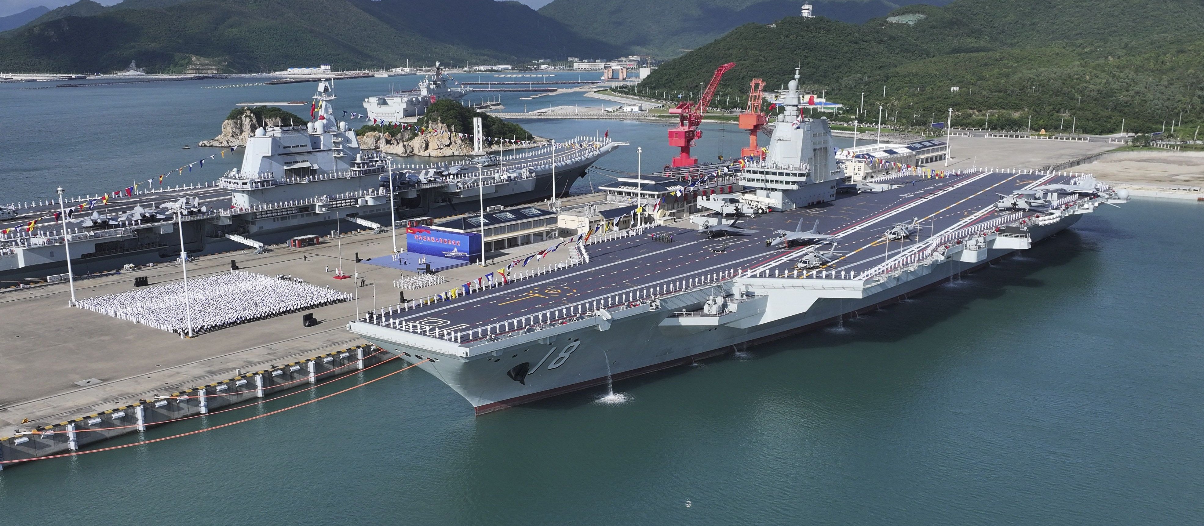 Chiński lotniskowiec przepłynął w pobliżu Tajwanu. Pierwszy taki rejs