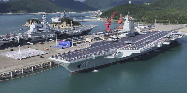 Chiński lotniskowiec przepłynął w pobliżu Tajwanu. Pierwszy taki rejs