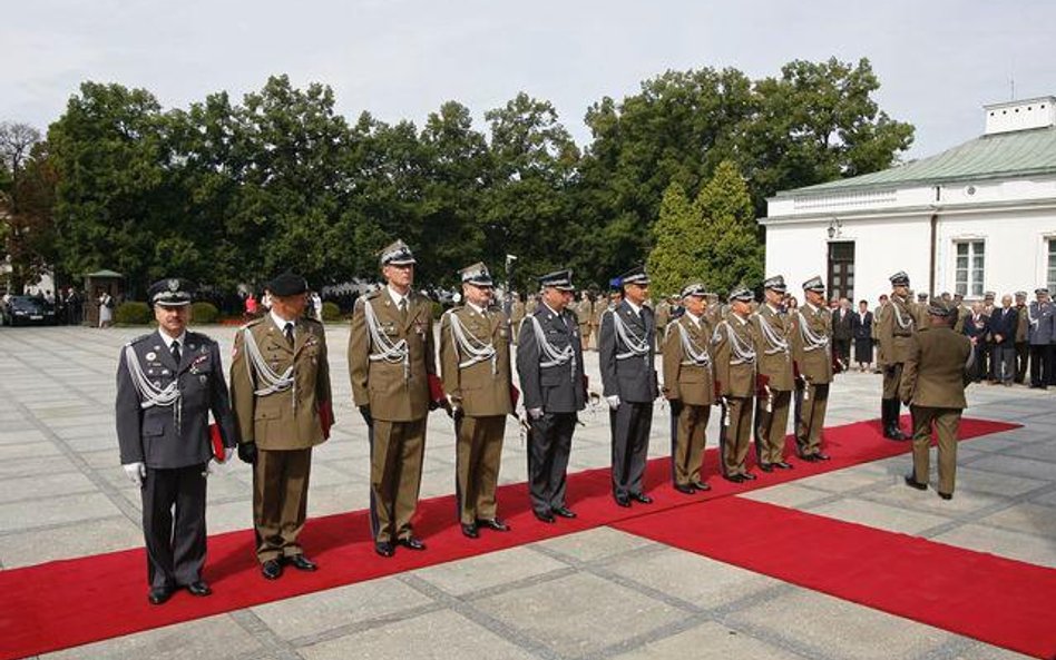 W czasie tej uroczystości, 15 sierpnia 2009 roku, szlify generalskie odbierał także Sławomir Marat