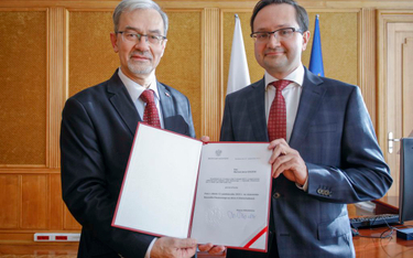 Minister finansów Jerzy Kwieciński (z lewej) i nowy rzecznik finansowy Mariusz Golecki