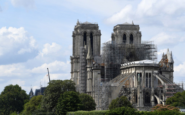 Francja: Zgoda na odbudowę Notre Dame. Nie brakuje kontrowersji