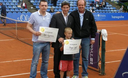 Spółka z twarzą Fibaka u progów NewConnect