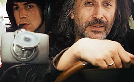 „Sekret Saszy” – debiut Dennisa Todorovicia – to wielowątkowa historia o wielonarodowościowych społe