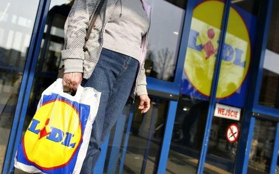 Lidl znów podnosi pensje. Kasjer zarobi minimum 3100 zł brutto