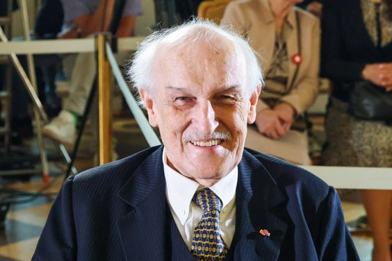 Odznaczony Orderem Orła Białego Jerzy Kropiwnicki