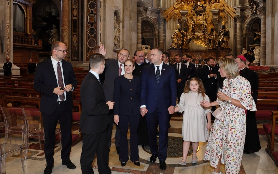 Katarzyna Urbańska: Jeśli chodzi o zasady protokołu dyplomatycznego i adekwatność stroju do okoliczn
