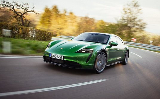 Porsche Taycan to pierwszy w pełni elektryczny model niemieckiego producenta.