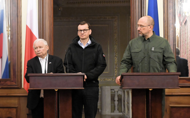 Premier Mateusz Morawiecki, wicepremier Jarosław Kaczyński oraz premier Ukrainy Denys Szmyhal na kon