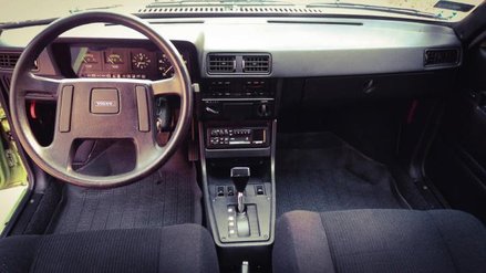 Prostota i ergonomia z lat 70. sprawdzają się do dziś. Zwłaszcza w tak zadbanym samochodzie.