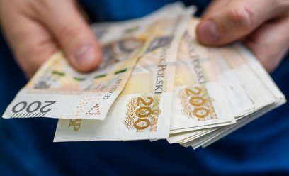 Inwestorzy stawiają na twarde waluty. To może być sygnał ostrzegawczy dla złotego