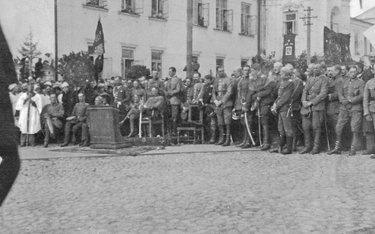 Józef Piłsudski w Mińsku, 29 września 1919 r. Naczelnik siedzi na podwyższeniu