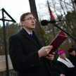 Poseł PiS Paweł Lisiecki (na zdjęciu) umieścił kadr z nagrania w swoim wpisie, proponując by zdjęcie