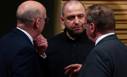 Brytyjski minister obrony John Healey, ukraiński minister obrony Rustem Umerow i niemiecki minister 