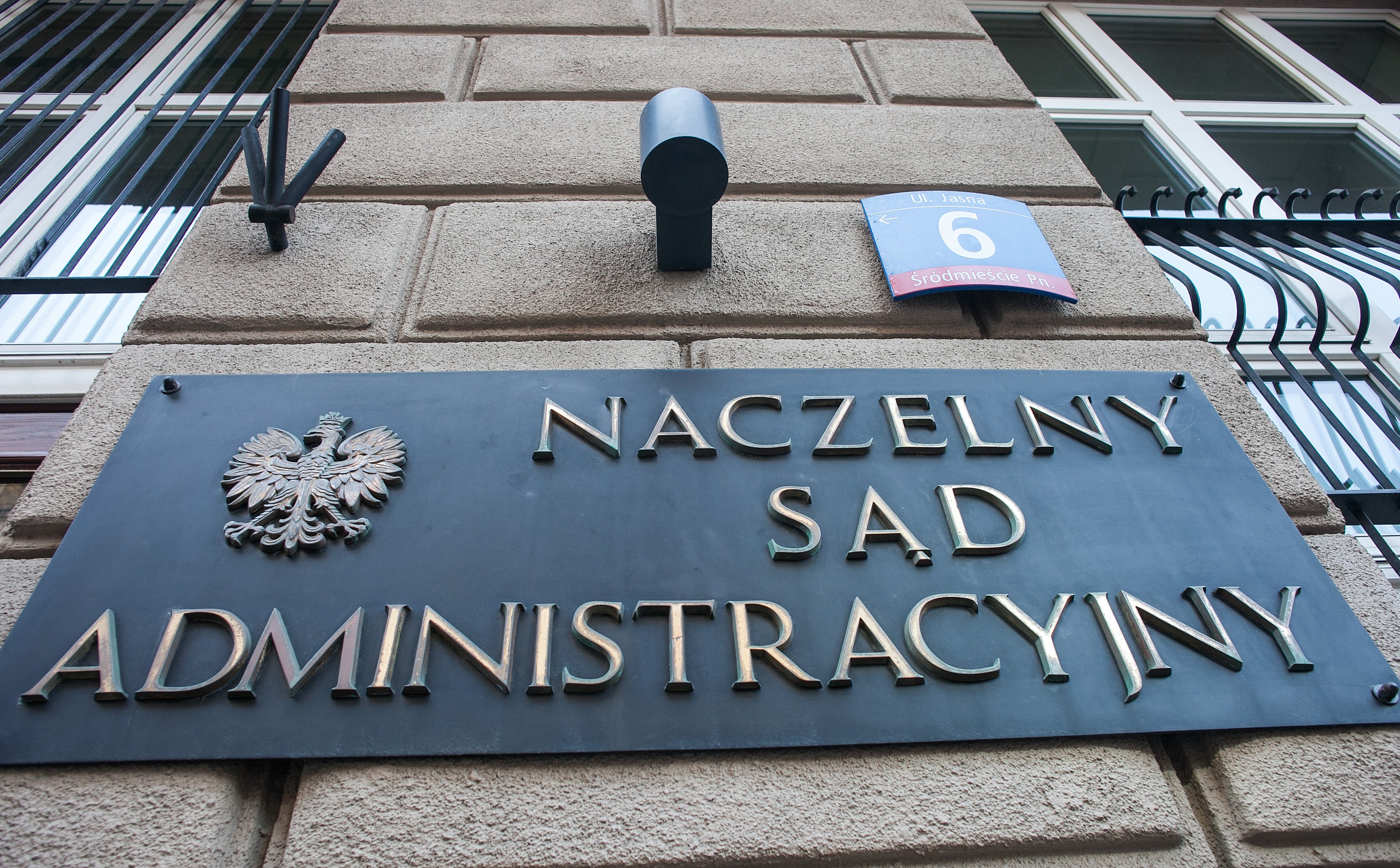 Bezprawnie zwolniony z pracy nie zapłaci PIT od całych należnych mu odsetek