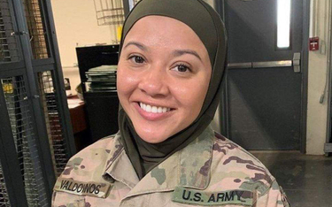 Muzułmanka zmuszona do zdjęcia hidżabu pozywa armię USA