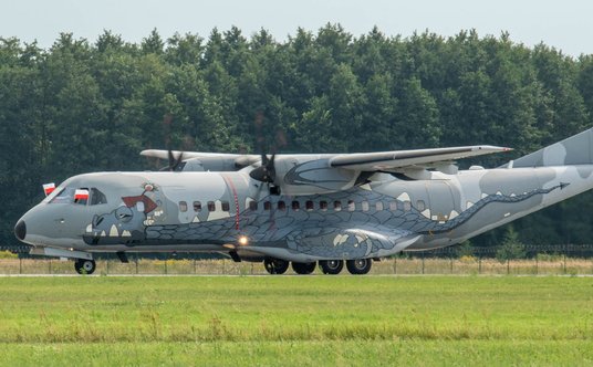 Samolot CASA C-295M w nowym okolicznościowym malowaniu podczas Air Show Radom 2023.