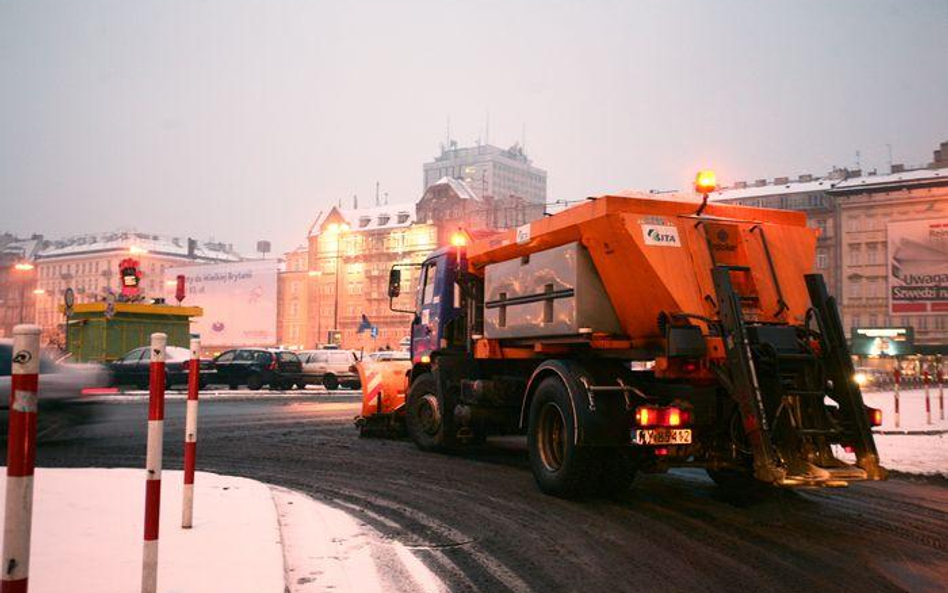 Ślisko na drogach i chodnikach