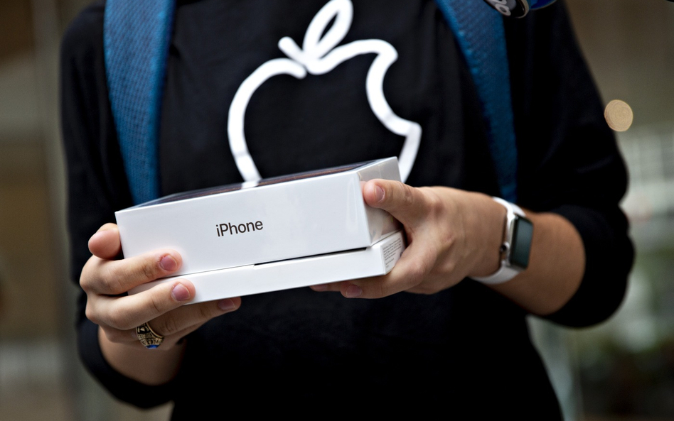 Apple zapłaci hakerowi milion dolarów