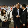 Prezydent USA Donald Trump witany przez wiceprezydenta Chin Han Zhenga po przylocie na lotnisko Beij