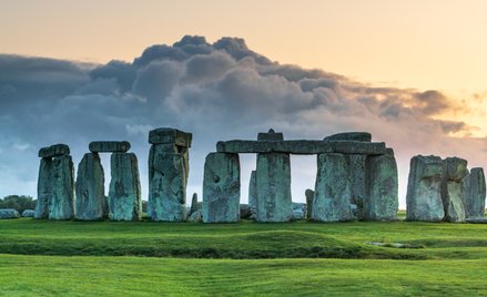 Archeolodzy odkryli kilka kilometrów od Stonehenge ślady prostszej konstrukcji sprzed około 5 tys. l