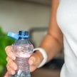 Butelki po raz kolejny zmienią wygląd. UE wymaga nie tylko przytwierdzonych nakrętek