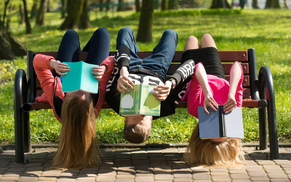 Jakim językiem rozmawia ze sobą młodzież?