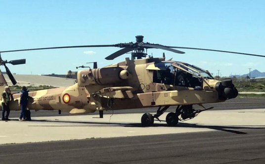 Jeden z dwóch pierwszych śmigłowców bojowych AH-64E Guardian lotnictwa Kataru.