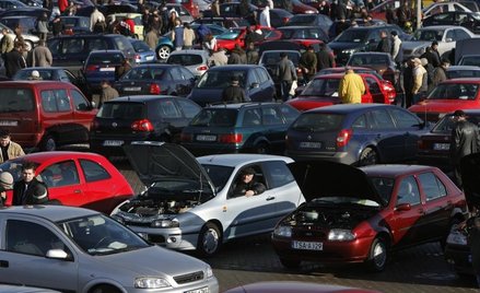 47 proc. Polaków przyznaje się do kupowania towarów z drugiej ręki. Najczęściej są to ubrania, samoc