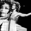 Piosenkarkę, podobnie jak Michaela Jacksona, wylansowało MTV. Na zdjęciu Whitney Houston w czasie ko