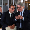 Komisarz Thierry Breton (z prawej) chce zmusić firmy internetowe do przestrzegania prawa UE