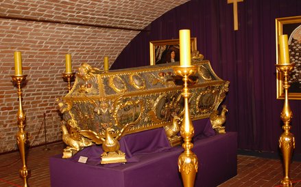 W Brzegu znajduje się największa nekropolia piastowska w Polsce.