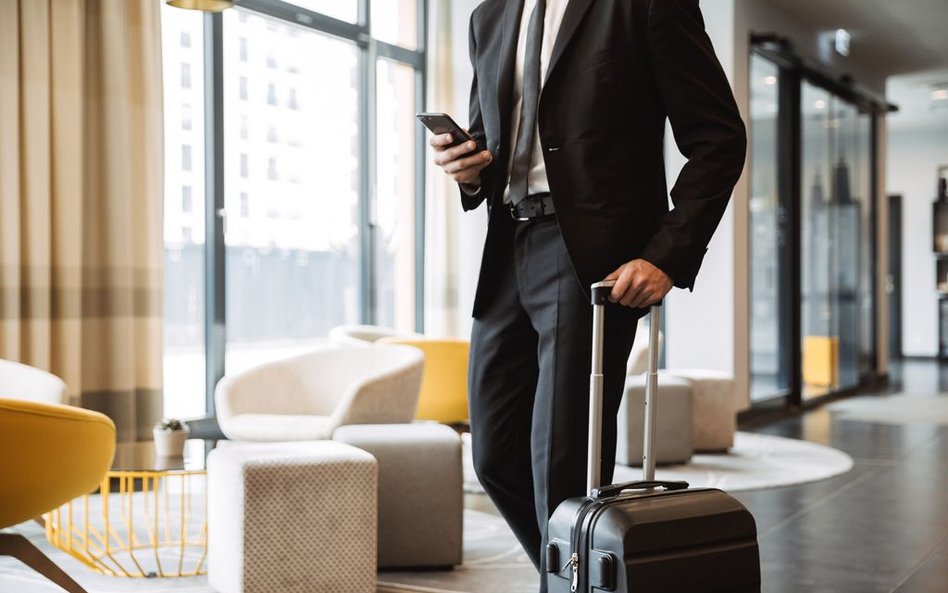 Hotel od firmy dla oddelegowanego z podatkiem