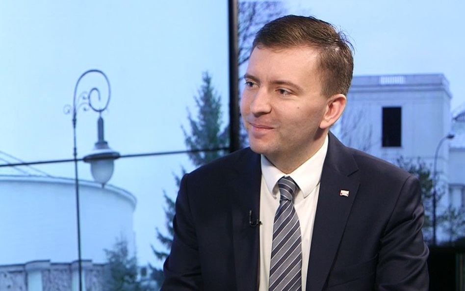 Minister o podatku cukrowym: Pijący słodkie napoje się leczą