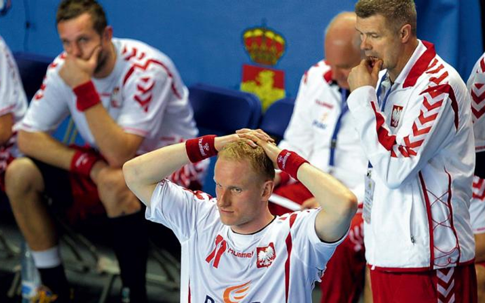Polska drużyna chwilę po klęsce. Na pierwszym planie Adam Wiśniewski, z prawej Bogdan Wenta