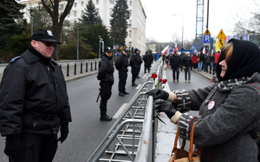 Podczas manifestacji Sejm chroniony jest barierkami