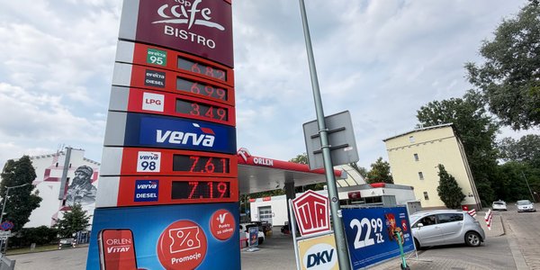 Rząd zakończył program CPN: Pb95 podrożał z 6,00 do 6,82 zł, diesel z 6,19 do 6,99 zł