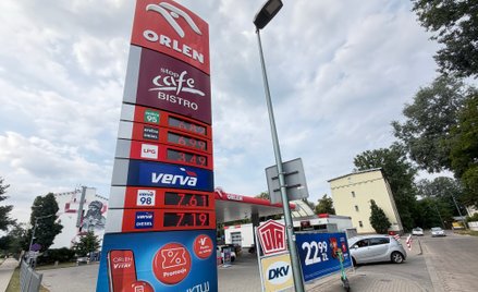 Koniec taniego paliwa w Polsce. Ceny skoczyły nawet o kilkadziesiąt groszy na litrze. Na zdjęciu sta