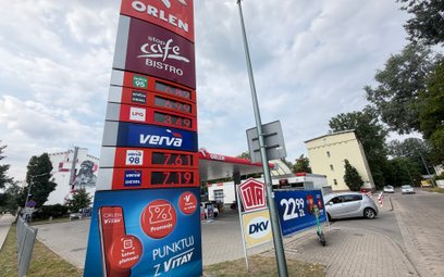 Koniec taniego paliwa w Polsce. Ceny skoczyły nawet o kilkadziesiąt groszy na litrze. Na zdjęciu sta