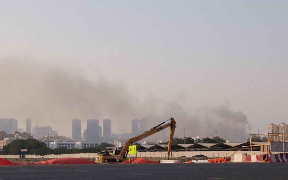 Słup dymu nad Dubajem, po jednym z irańskich ataków