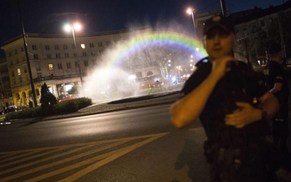Szkoły, które chcą wziąć udział w Tęczowym Piątku, nie muszą tego zgłaszać do KPH