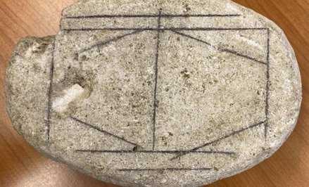 Tajemniczy rzymski kamień znajduje się w Het Romeins Museum w Heerlen w Holandii. Heerlen zostało zb