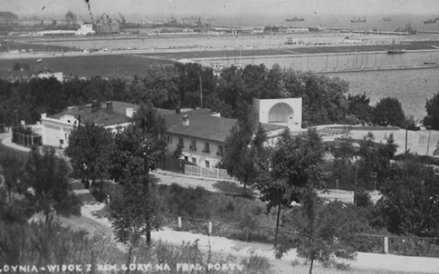 Widok na port w Gdyni z Kamiennej Góry, lata 30. XX w.