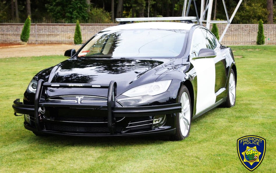 Policyjna Tesla, której zabrakło prądu