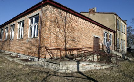Zamykania szkół przez gminy pandemia nie zatrzyma