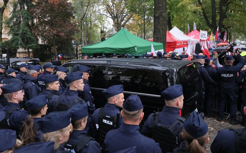 Berek we wrześniu br. został wybrany przez Sejm na sędziego TK. Ślubowanie złożył w Sejmie, ponieważ