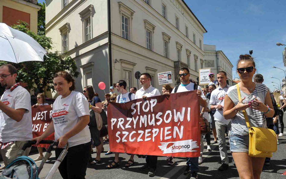 Demonstracja przeciw przymusowym szczepieniom w Warszawie (maj 2017 rok)