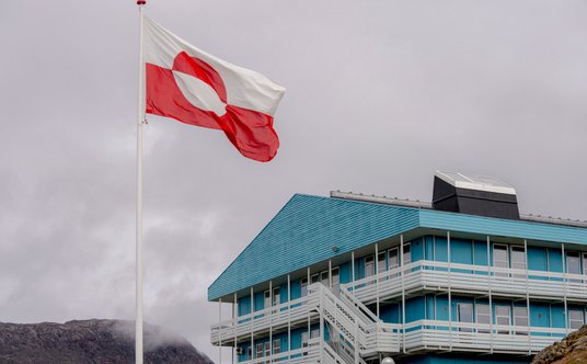 Flaga Grenlandii oficjalnie została wprowadzona 21 czerwca 1985 roku.