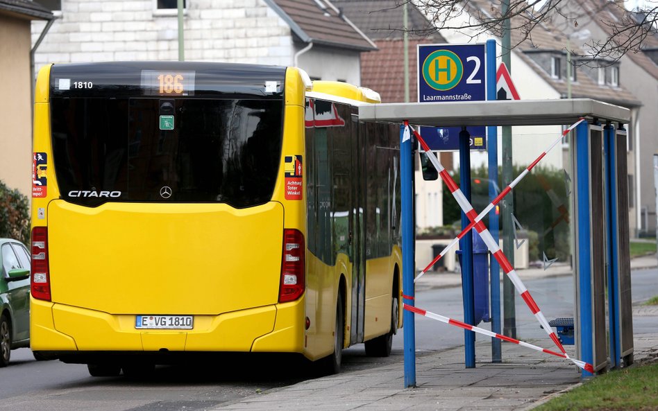 Essen. Na tym przystanku kilka dni temu 50-letni nienawidzący obcokrajowców Niemiec celowo staranowa